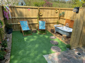 Willow Brook Lodge on the Isle of Wight with an outdoor bath!